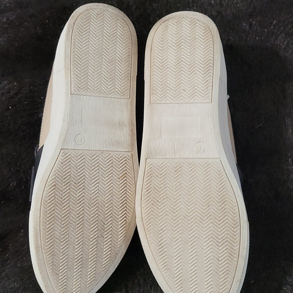 Shoe Dazzle Women's Comfort Slip-on Canvas Shoes. - Picture 3 of 6